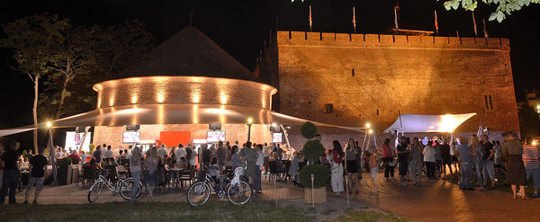A Rondella terasz egy kor�bbi estj�n. Fot�: Gyulai H�rlap - Ruszny�k Csaba