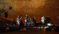 A gyulai v�r �vsz�zados falai ez�ttal �letigenlő punk�temeknek lehettek tan�i 