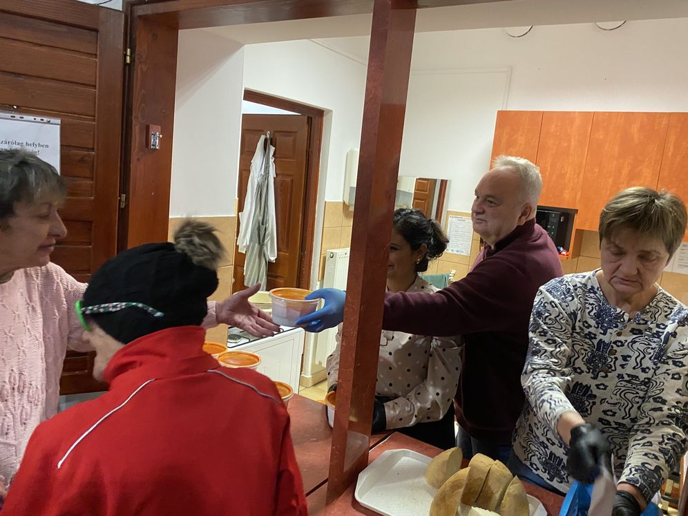 Ételosztás a Városbarátokkal