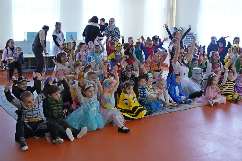 Mágocsi úti óvoda: farsangi mulatság az Apacuka zenekarral