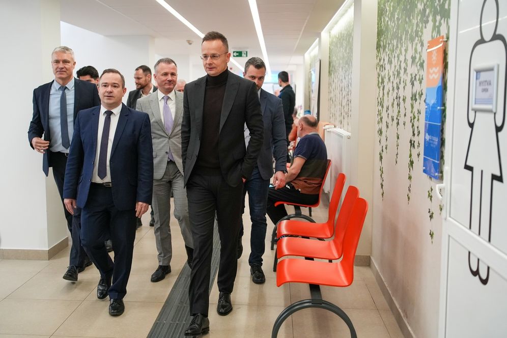 Gyulai Várfürdő - a megújult főépület, vízgyógyászat és Lovarda átadóünnepsége