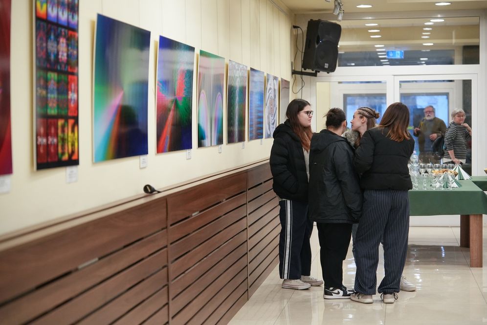 Barabás Ferenc ZOE & PHOS című kiállításmegnyitója az Erkel Ferenc Művelődési Központban
