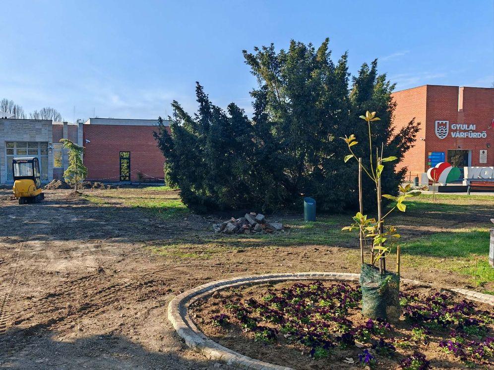 Több munkálat is zajlik a Gyulai Várfürdő területén