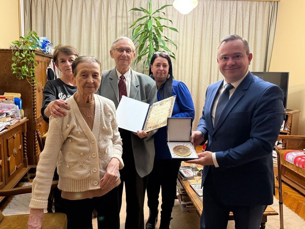 Személyesen is gratuláltak a gyulai Pánczél Imre EGYMI nyugalmazott igazgatójának