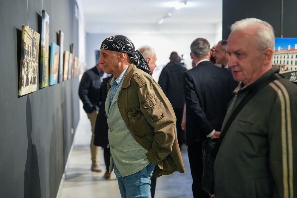 Bagyinszki Zoltán Kastély a kastélyok között című fotókiállításának megnyitója a Kohán Képtárban