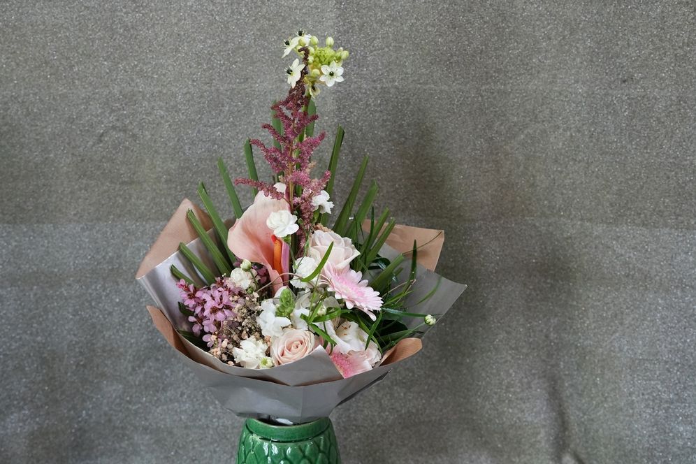 Színes virágok névnapokra a Tünde virágüzletből