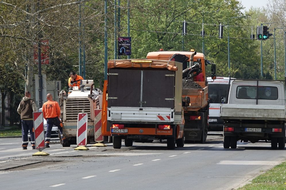 Kátyúztak a Vértanúk útján 