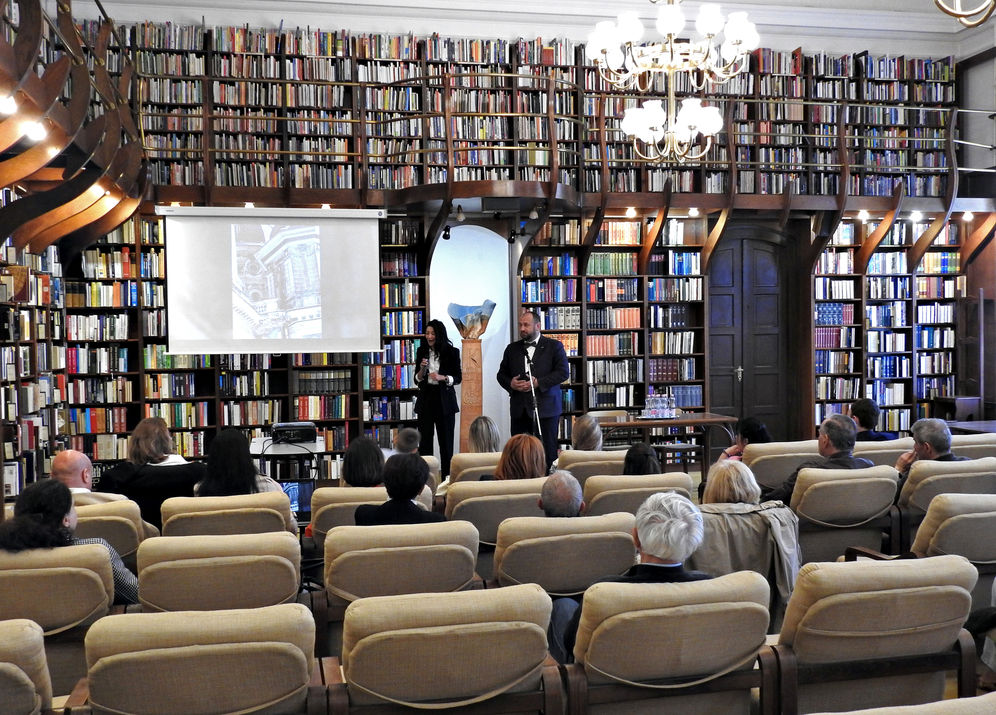 A képeslapok Ukrajnából című kiállítás megnyitója a városi könyvtárban 