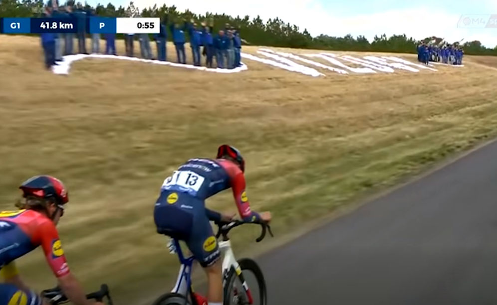 A Kövizig munkatársai így szurkoltak a Tour de Hongrie mezőnyének