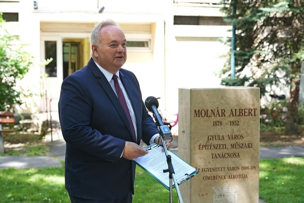 A Molnár Albert-emlékoszlop ünnepélyes felavatása