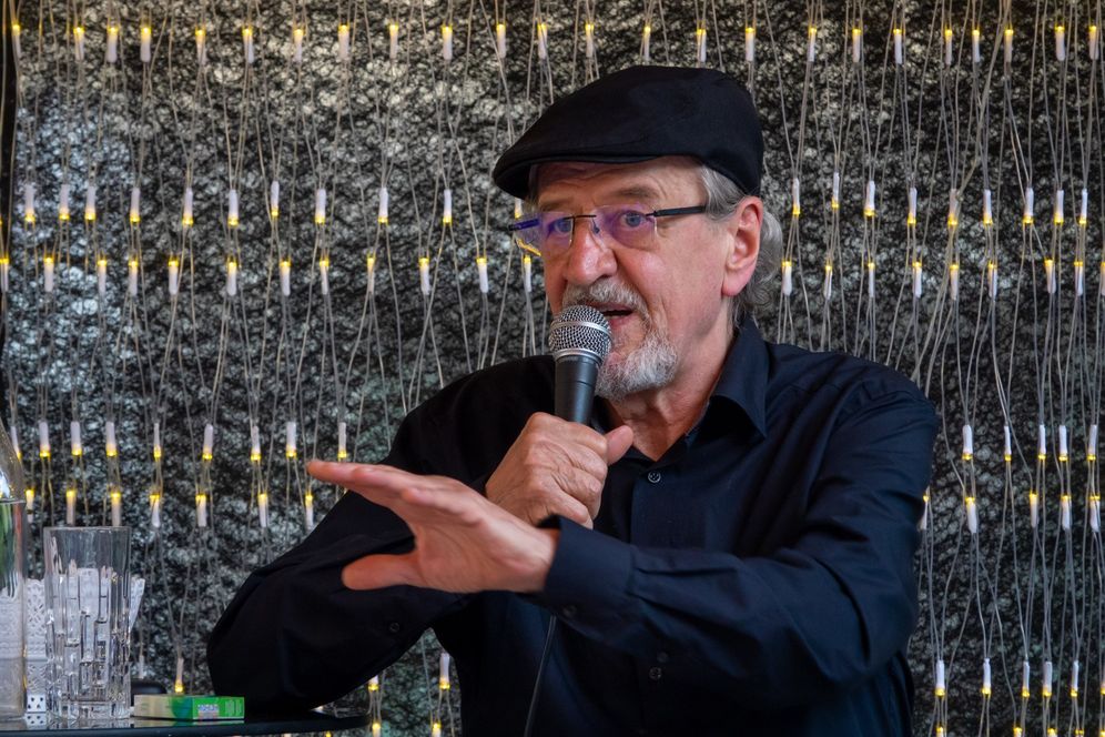 Mucsi Zoltánnal beszélgettek a La Sposa Caffè kultúrestjén