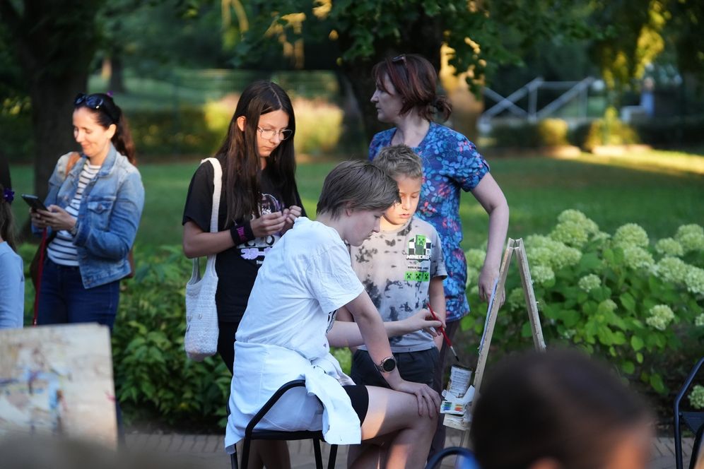 Közös festés a Gyulai Alkotók Baráti Körének tagjaival a Szent Miklós parkban