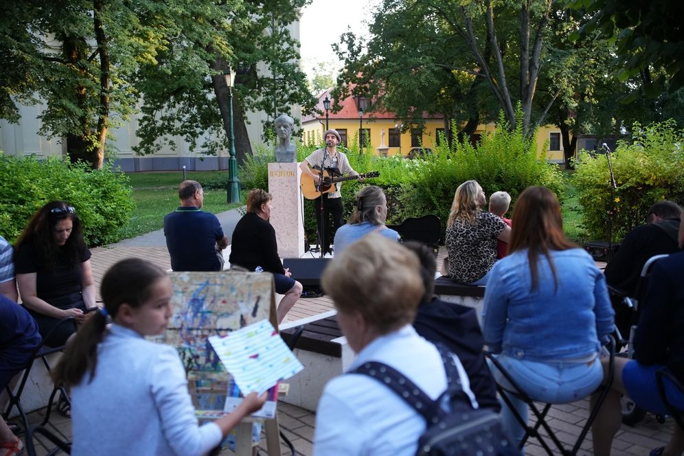 Lackás Akusztik a Szent Miklós parkban