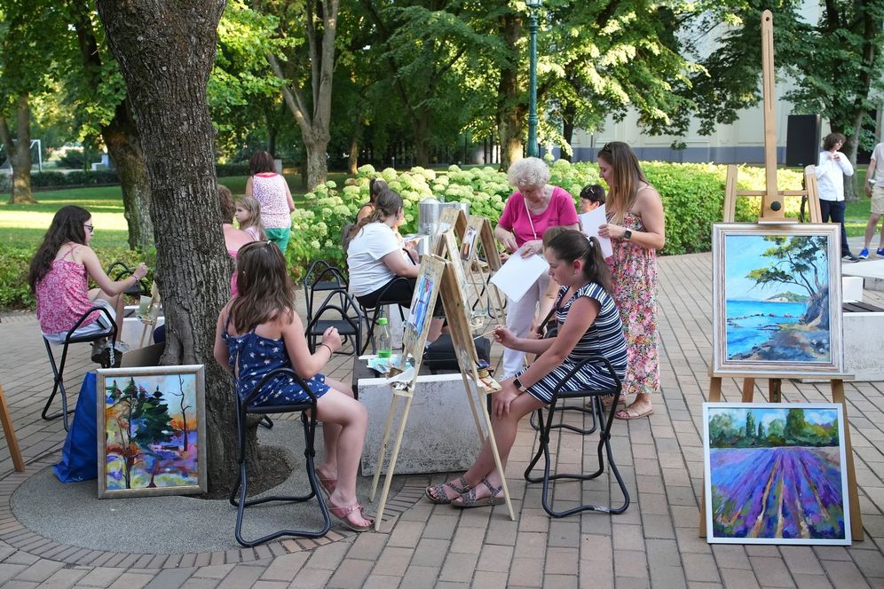 Szabadtéri festés a Szent Miklós parkban