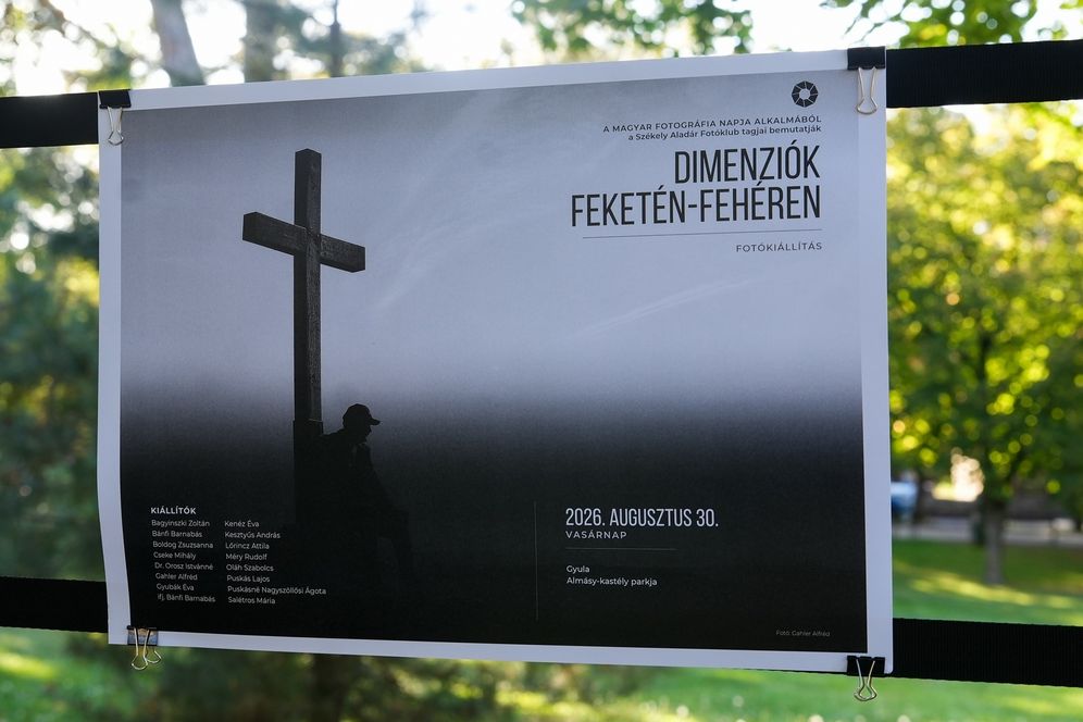 Szabadtéri fotókiállítás a magyar fotográfia napja alkalmából az Almásy-kastély parkjában