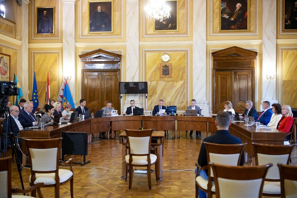 Képviselő-testületi ülés a városházán